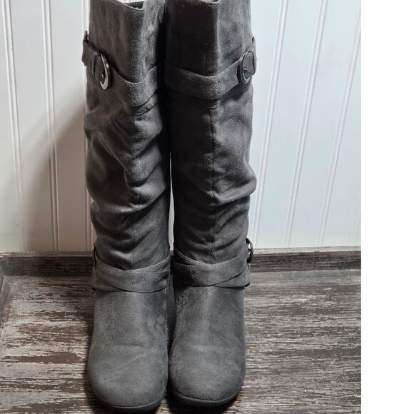 Maurices Women's Gray Faux Suede Tall Riding Comfort Fashion Boots Size 8 - Picture 2 of 6